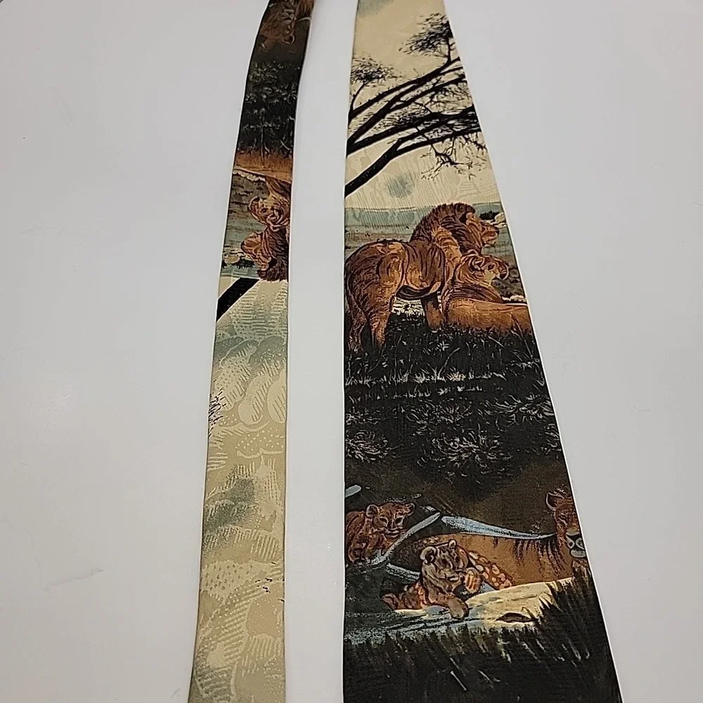 WEMBLEY Endangered Species Mens 100% Silk Tie Lions Cubs Made in USA Majestic‎